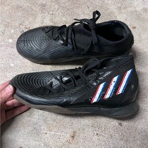 Adidas predator indoor shoes size 6.5